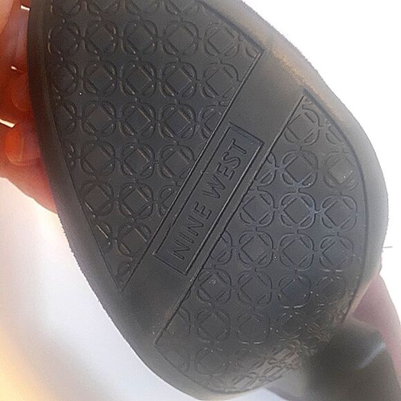 Purple Nine West size 6.5 suede shoes/booties with 4” heel EUC - Picture 9 of 11